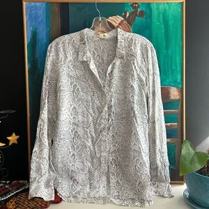 Cloth & Stone White and Gray Patterned Blouse M